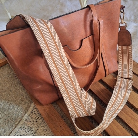 NEW Vegan Leather Tote with Cool Guitar strap - Picture 2 of 16